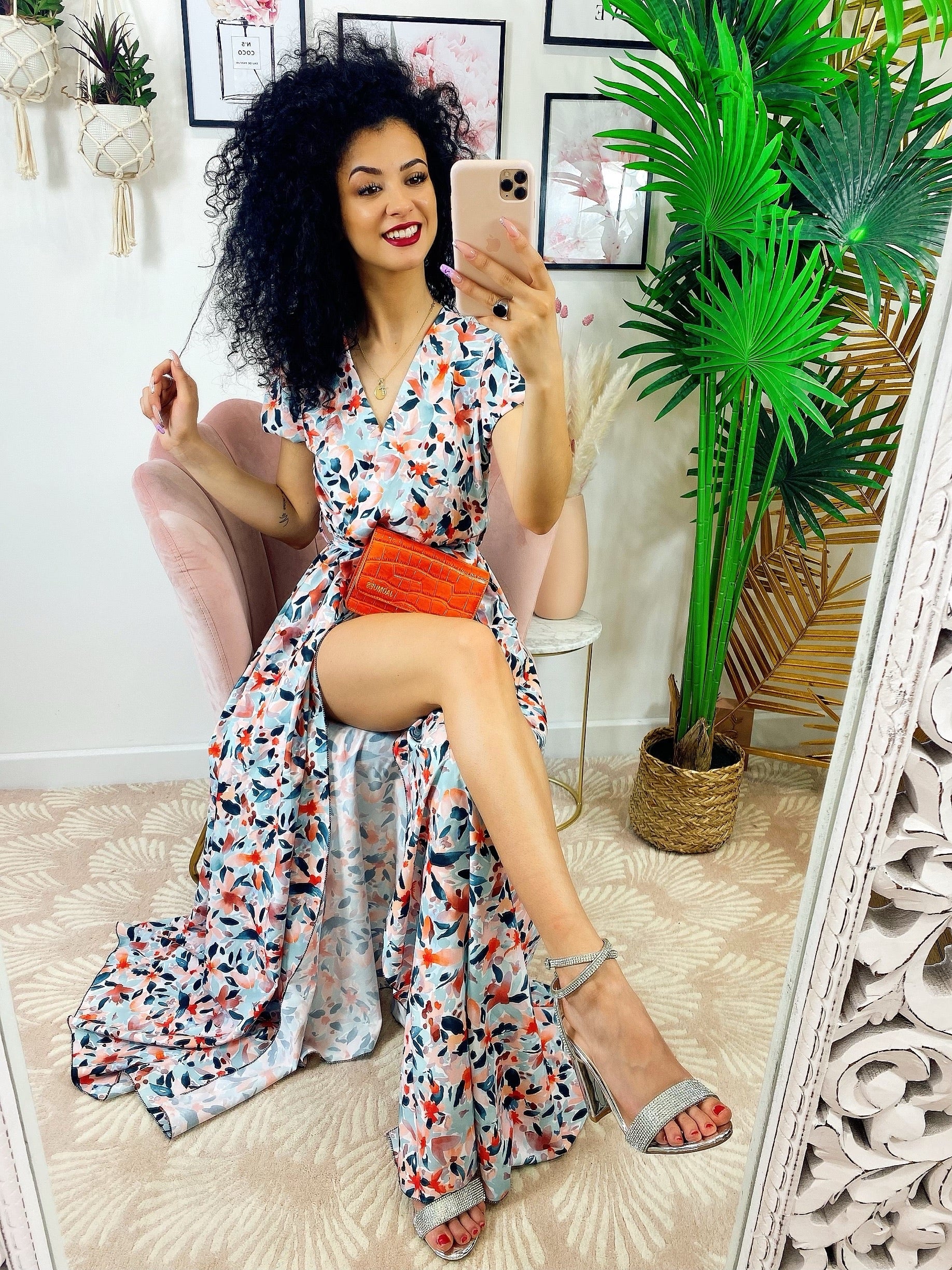 Abito lungo con maxi spacchi a fiori base celeste