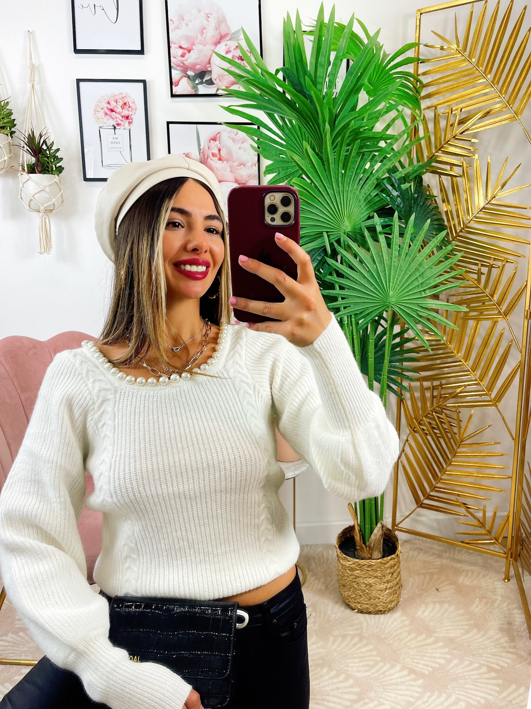 Maglione bianco con perle scollo a U