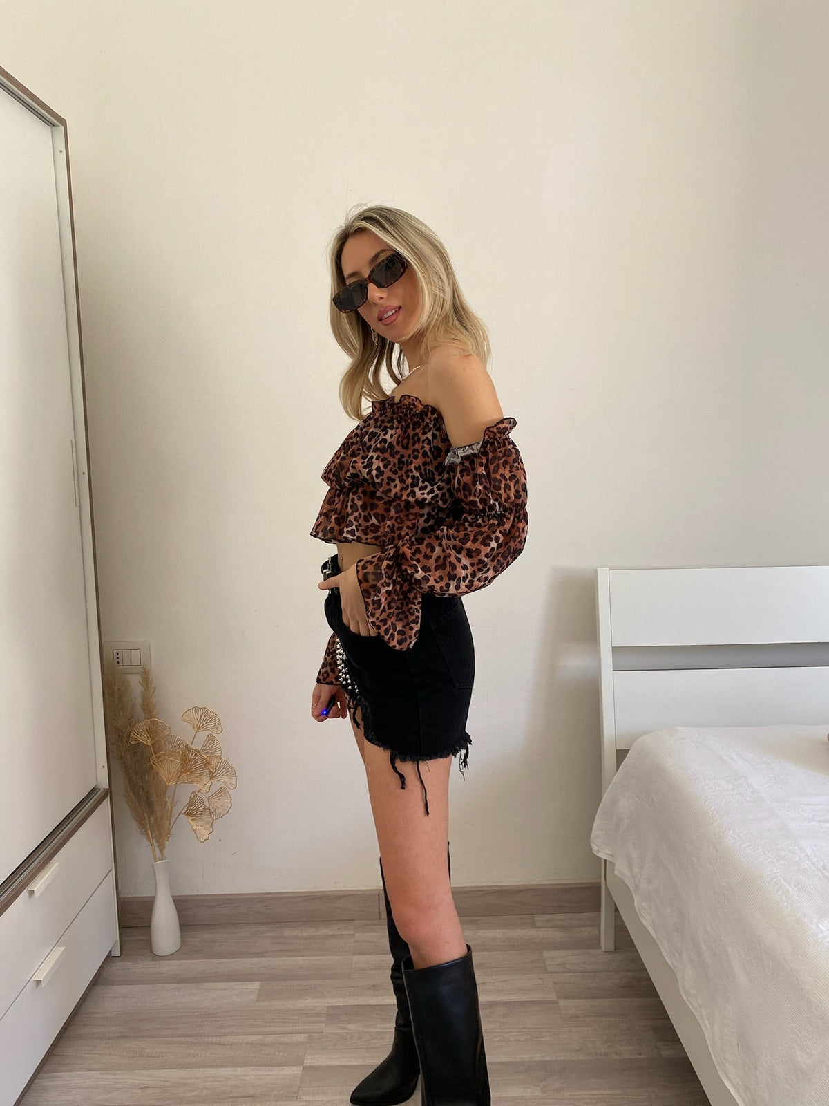 Top animalier scollo a barchetta