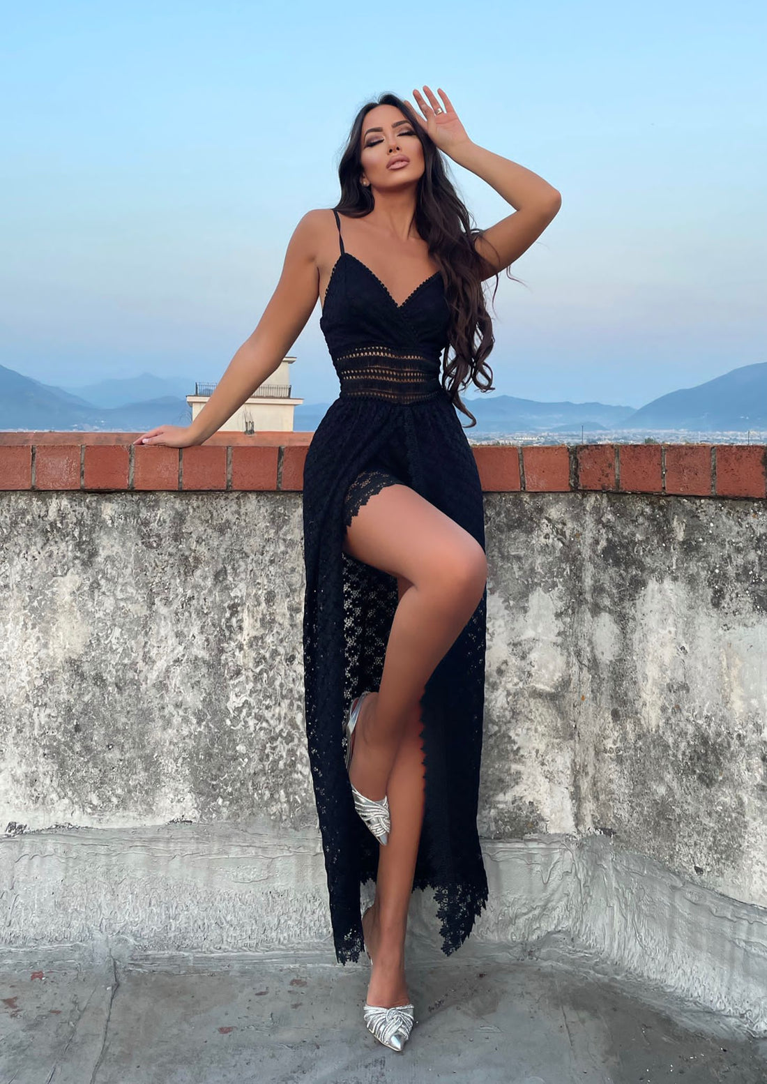Tutina con maxi gonna in pizzo nero
