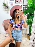 Top floreale con cintura