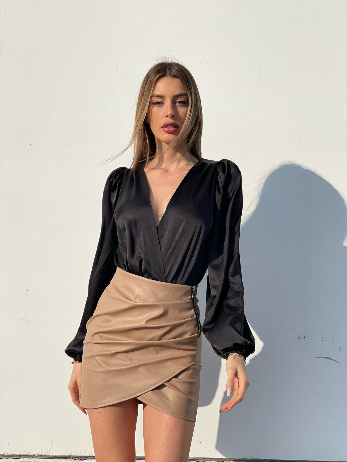 Body in raso scollo a V nero