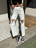 Jeans bianco con strappo