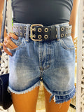 Short jeans con strappini asimmetrico