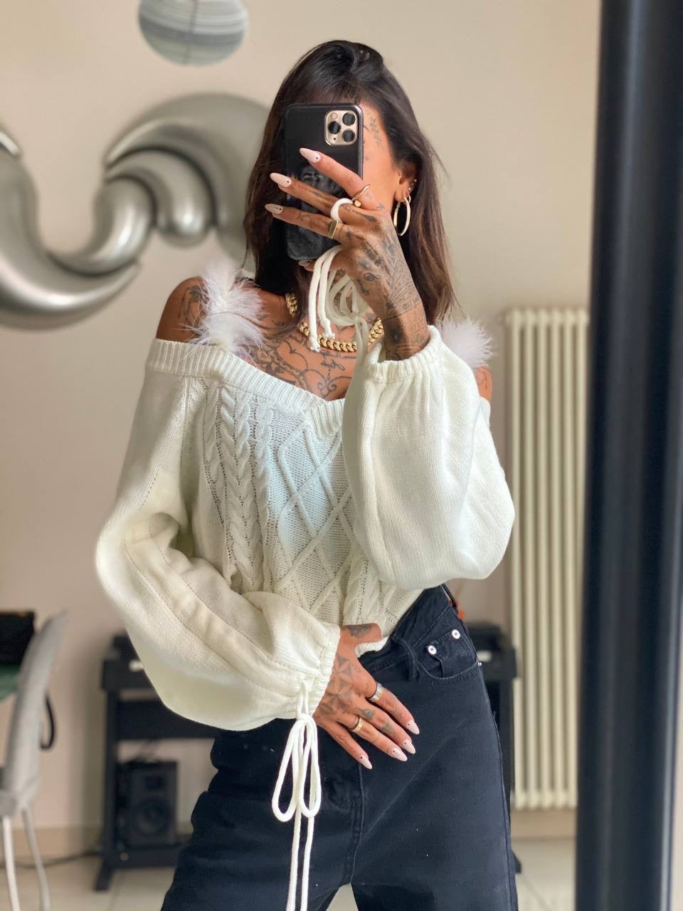 Maglione con spalline in pelo bianco