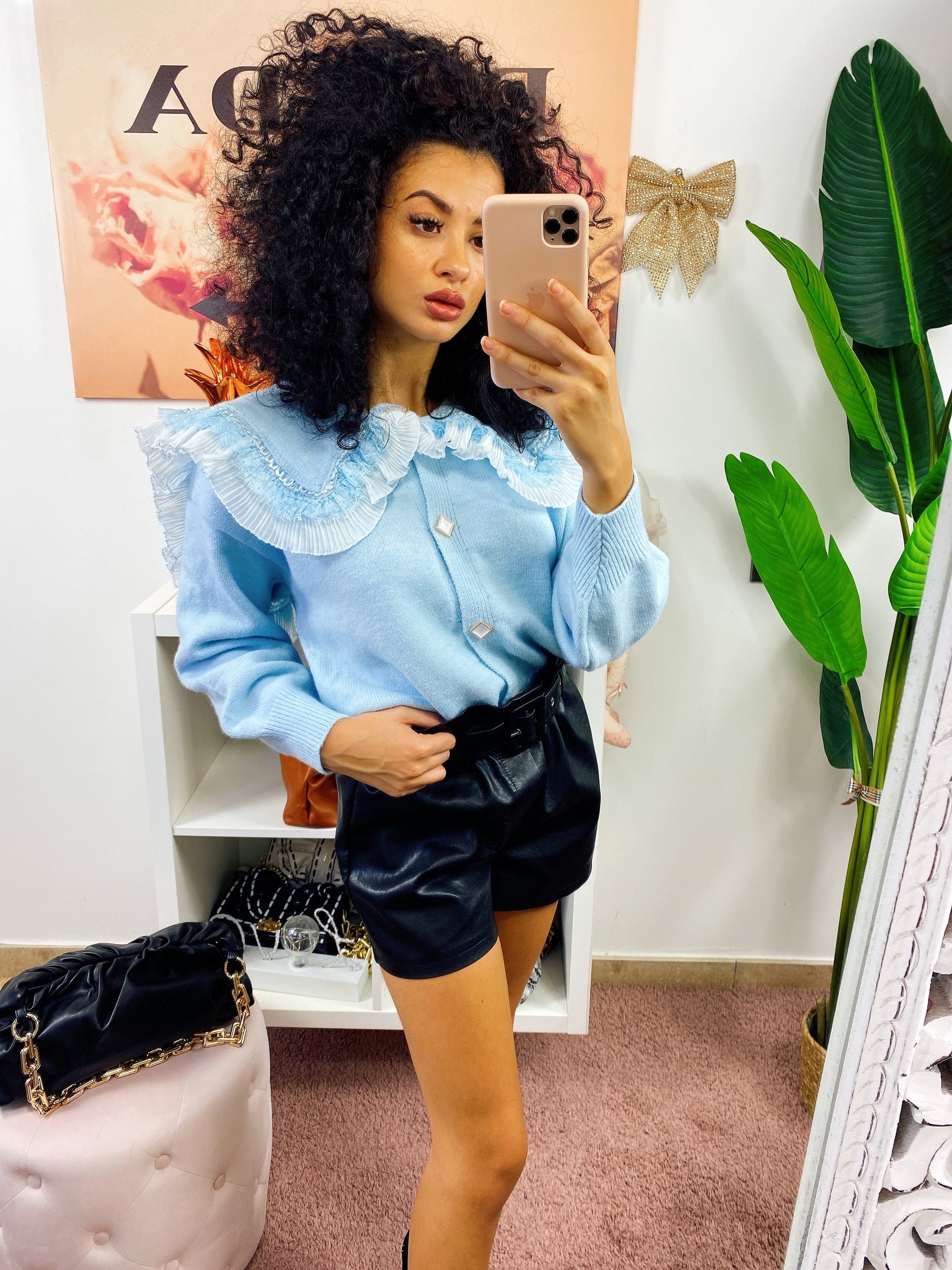 Maglione con pizzo e bottoni gioiello