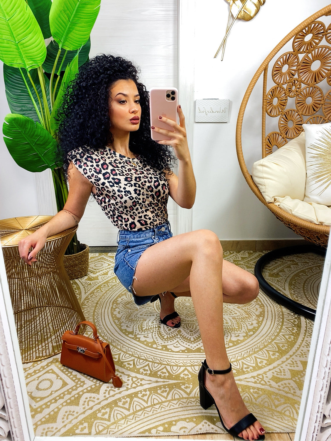 Short jeans con strappini