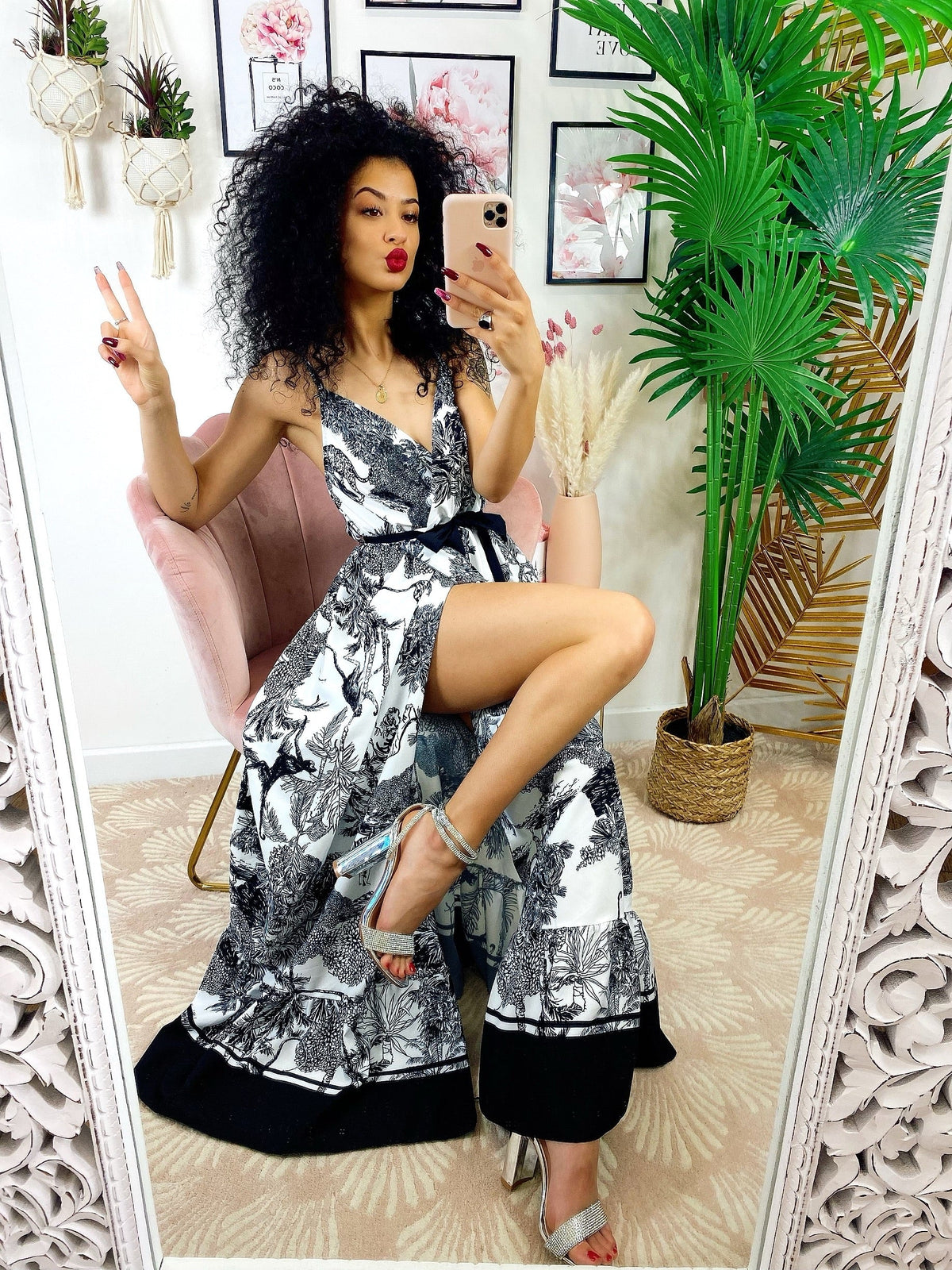Abito con maxi spacco  bianco e nero con fusciacca