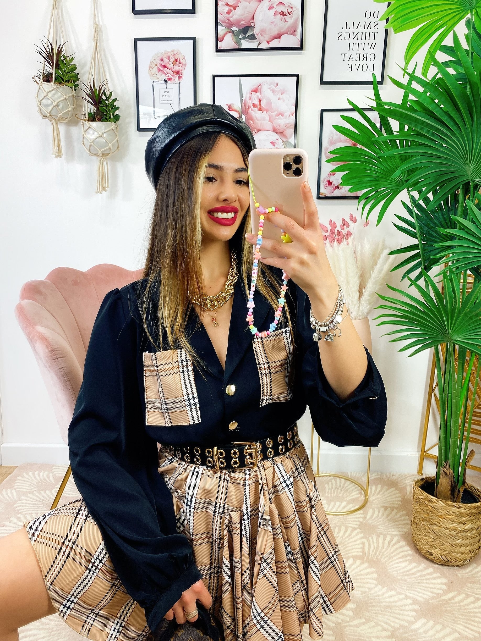Camicia con tasca ricamata check nera