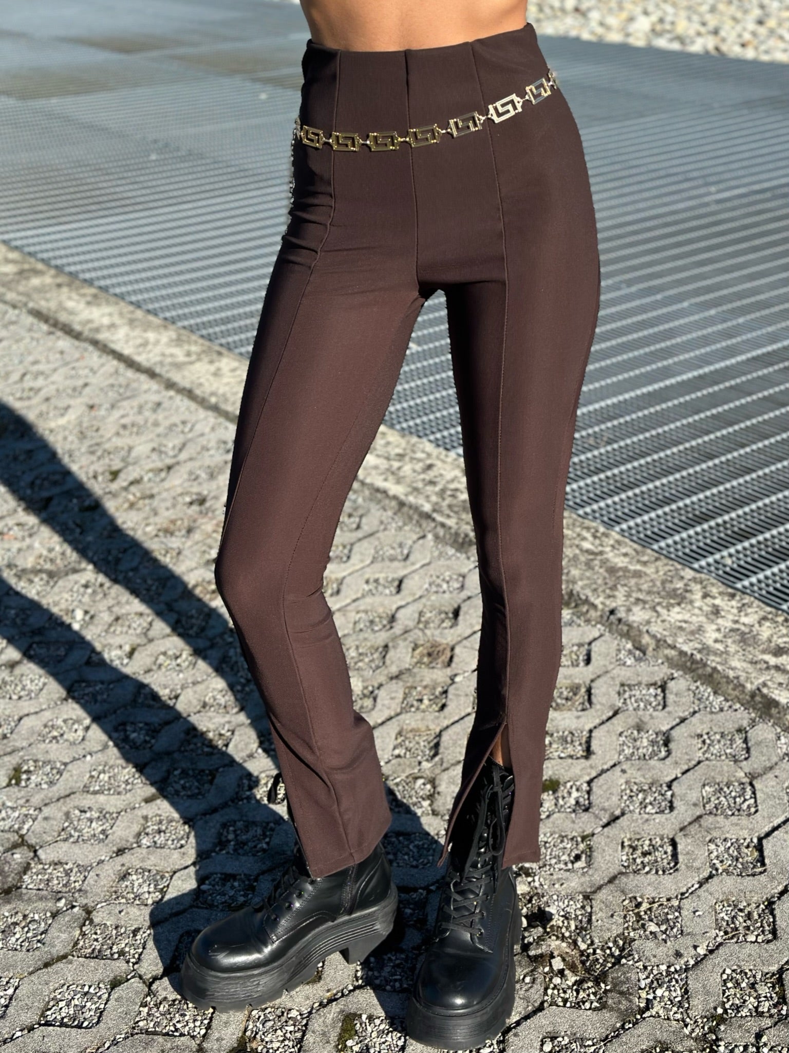 Pantalone con spacchetto marrone