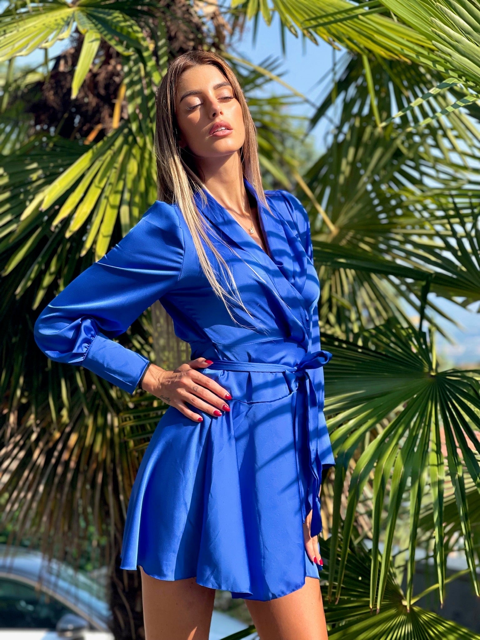 Abito in raso blu elettrico