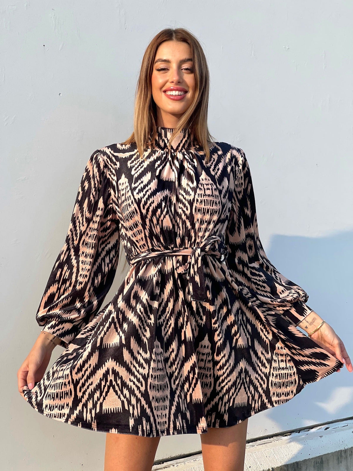 Abito in velluto nero beige