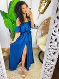 Abito in raso lungo con scollo a barchetta blu