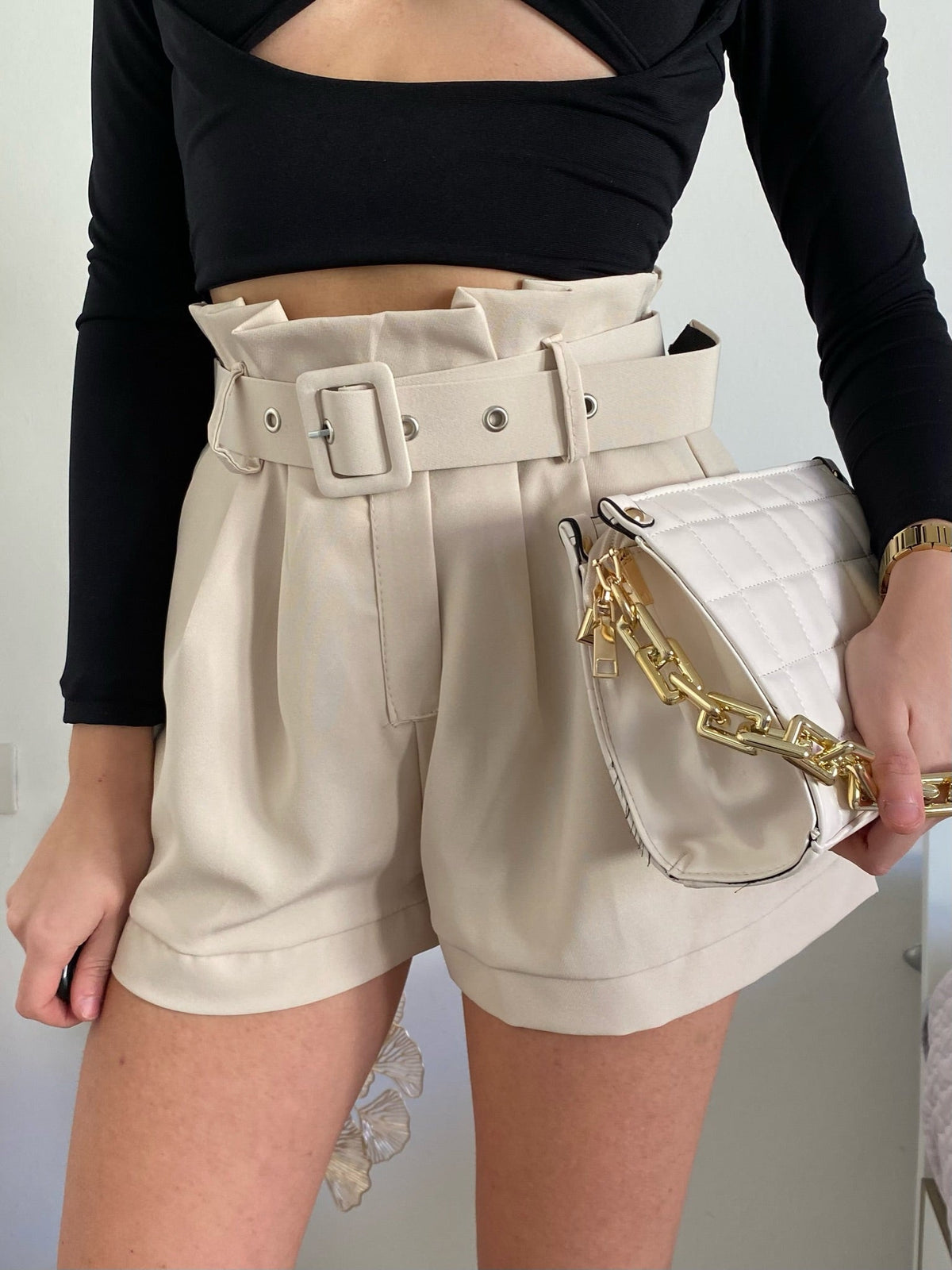 Short beige con cintura