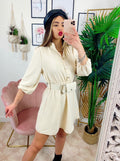 Abito con bottoni e cintura  beige
