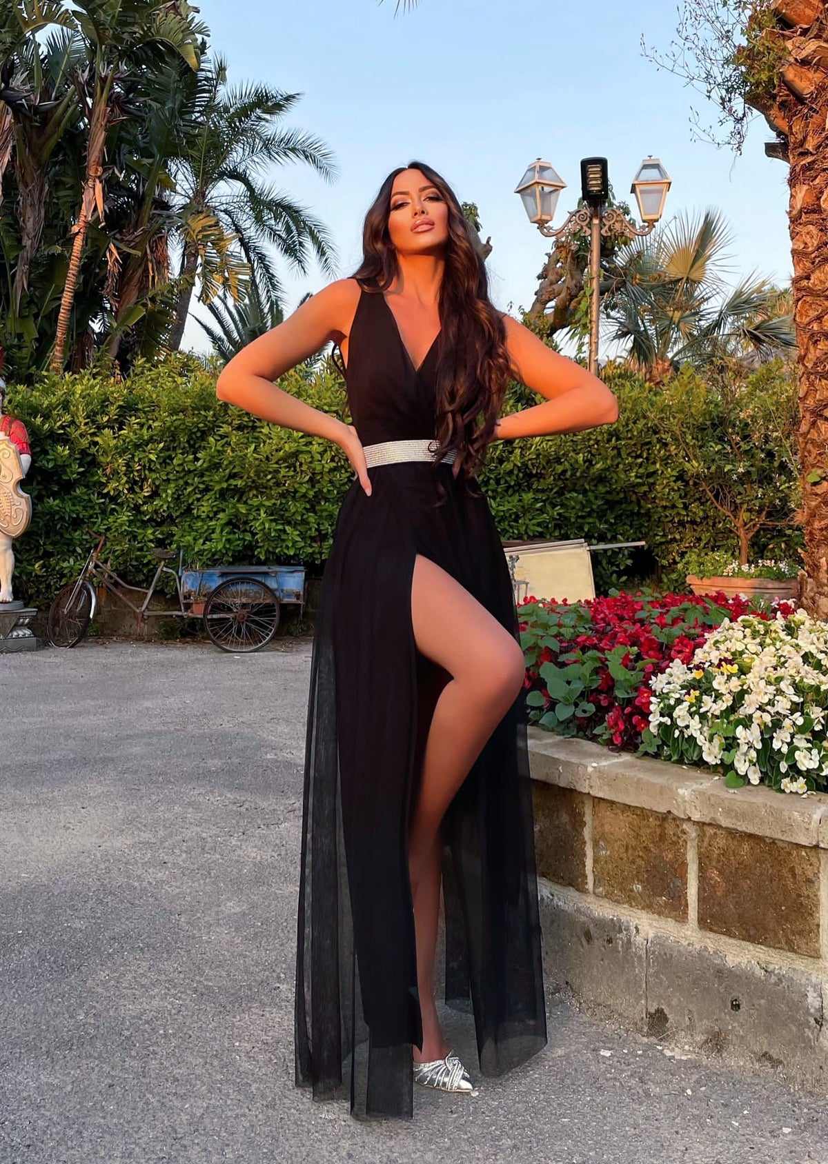 Abito in tulle nero cintura in strass