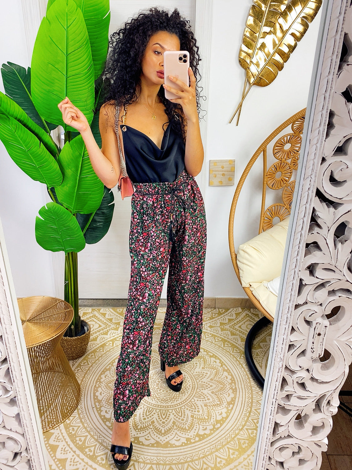 Pantalone con fiorellini e cinturina