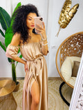Abito in raso lungo con scollo a barchetta beige