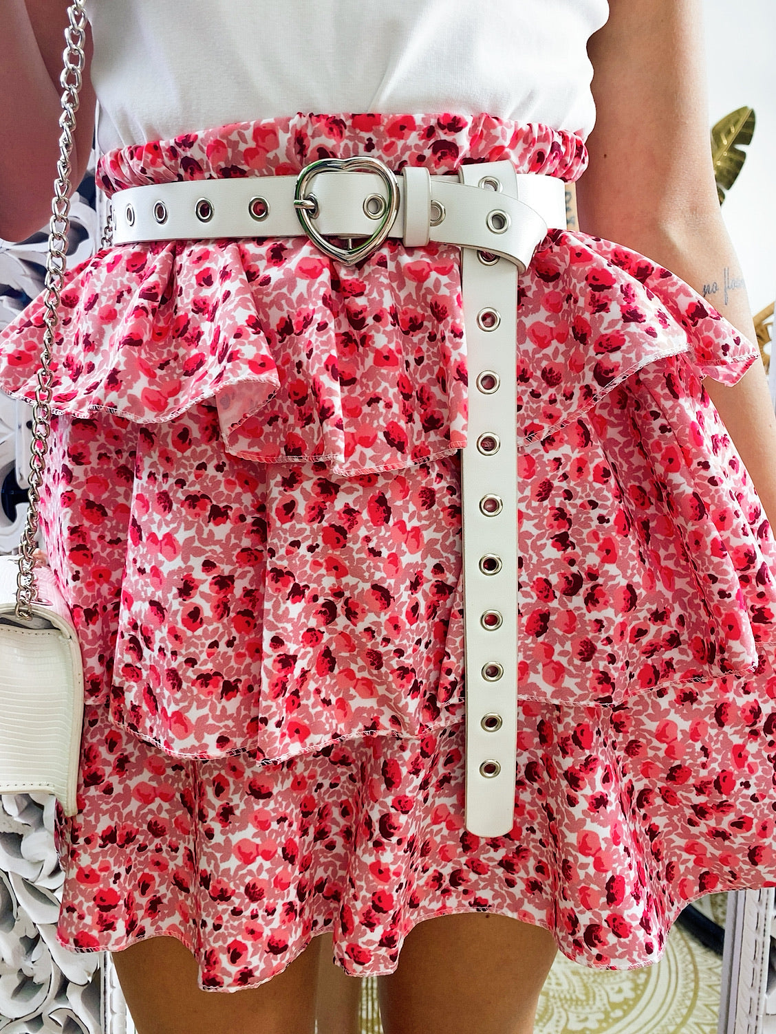 Gonna a balze con fiori rosa