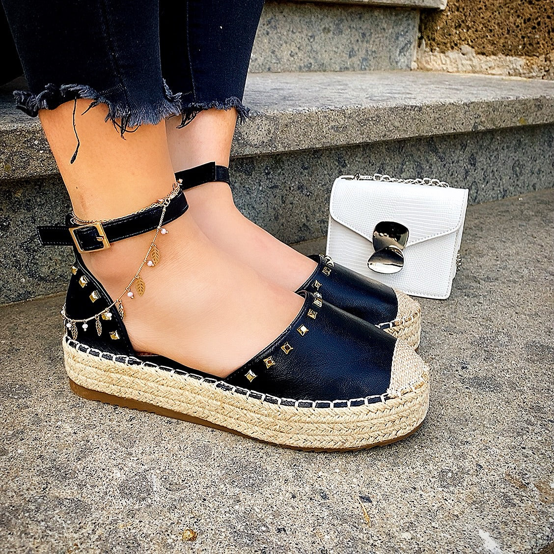 Espadrillas platform basse con borchie nere
