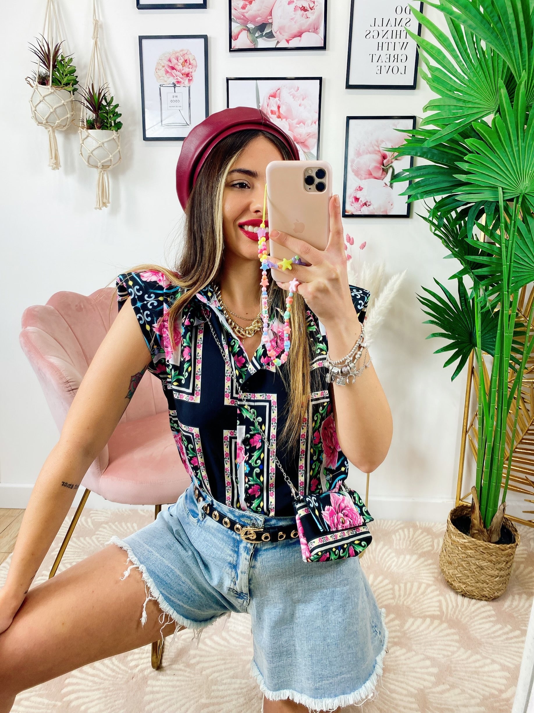 Camicia smanicata con borsetta base Nera