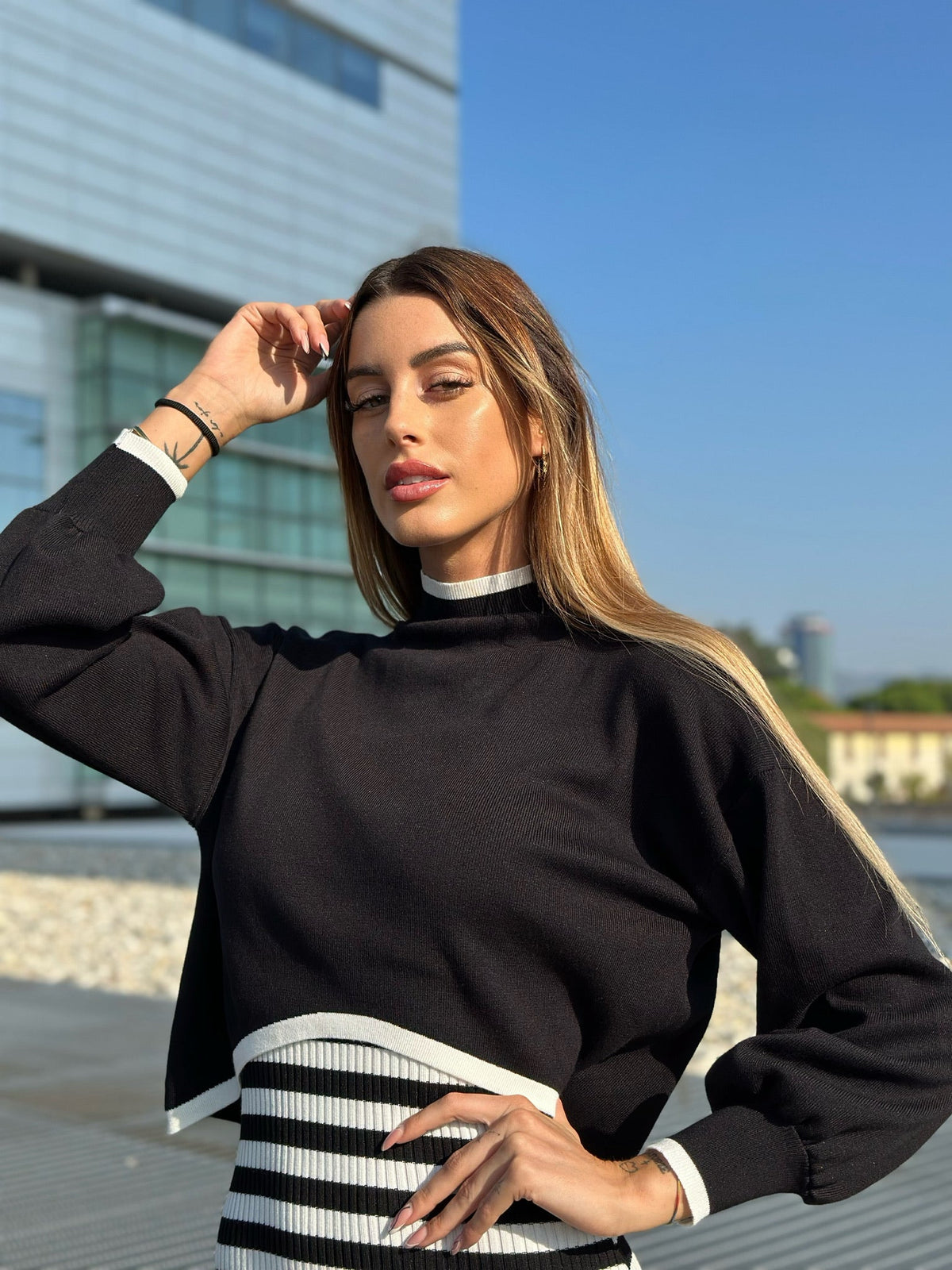 Completo abito più maglione nero