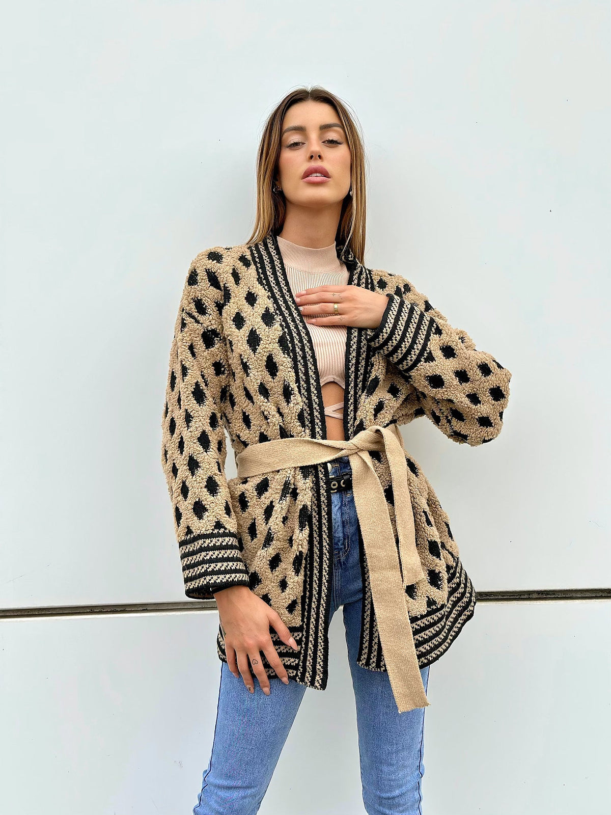 Cardigan con frange a rombi nude