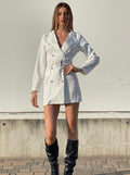Abito a blazer bianco con bottoni e cintura