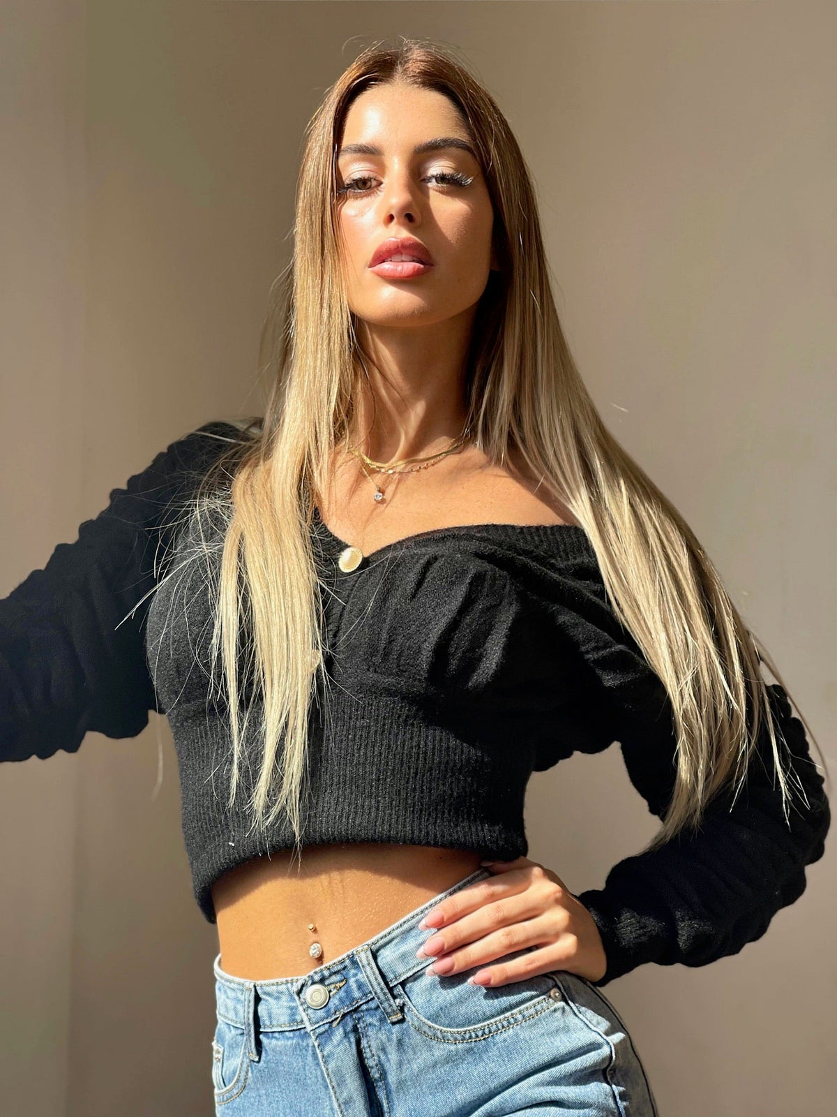 Maglione nero con lacci