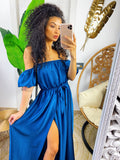 Abito in raso lungo con scollo a barchetta blu