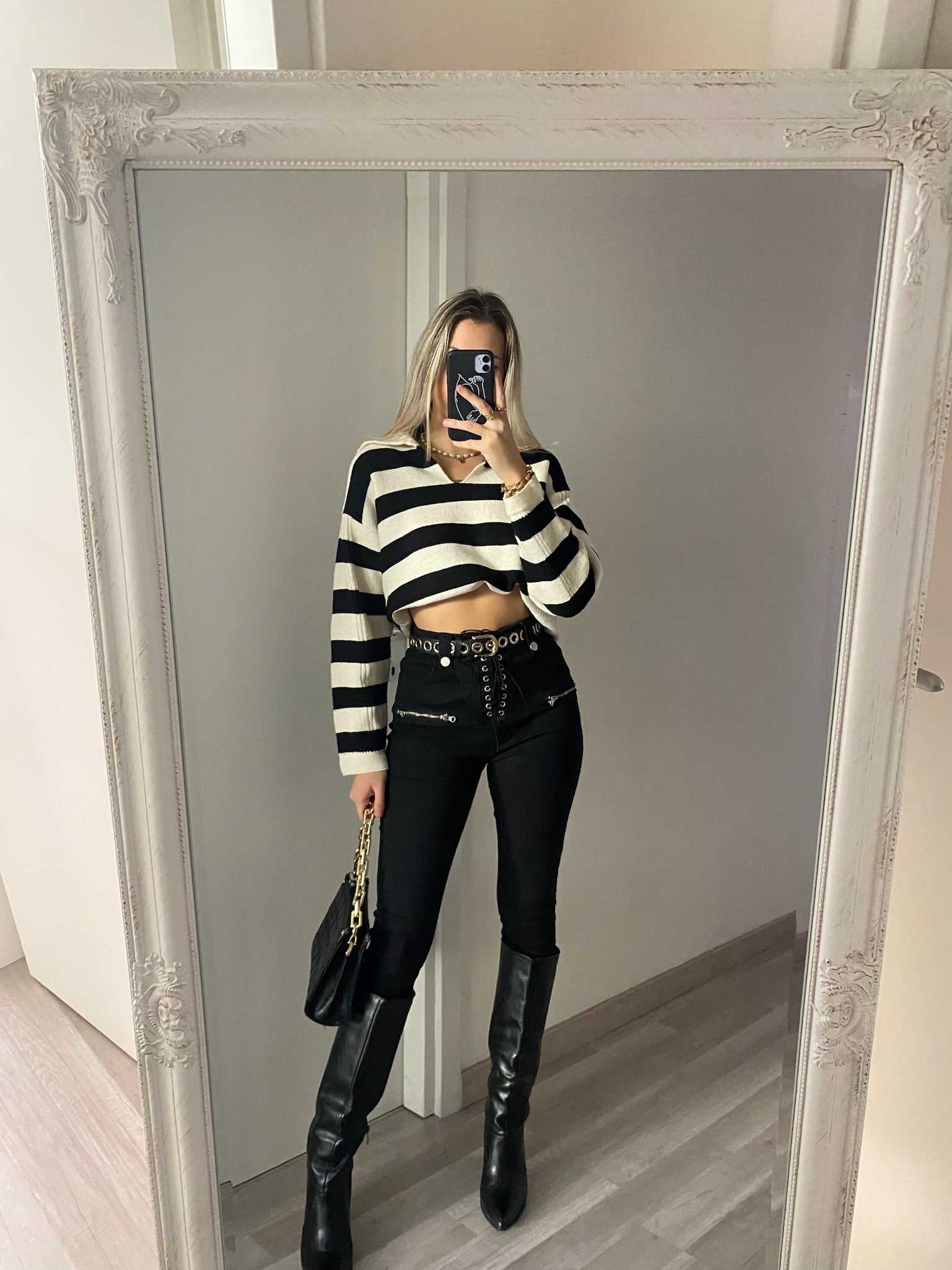 Pull nero e panna con colletto