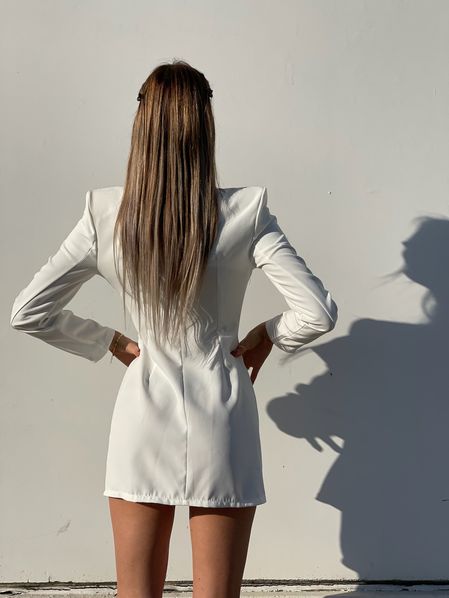 Abito a blazer con bottone bianco