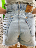 Short Vintage Levi’s jeans medio chiaro con borchie argento
