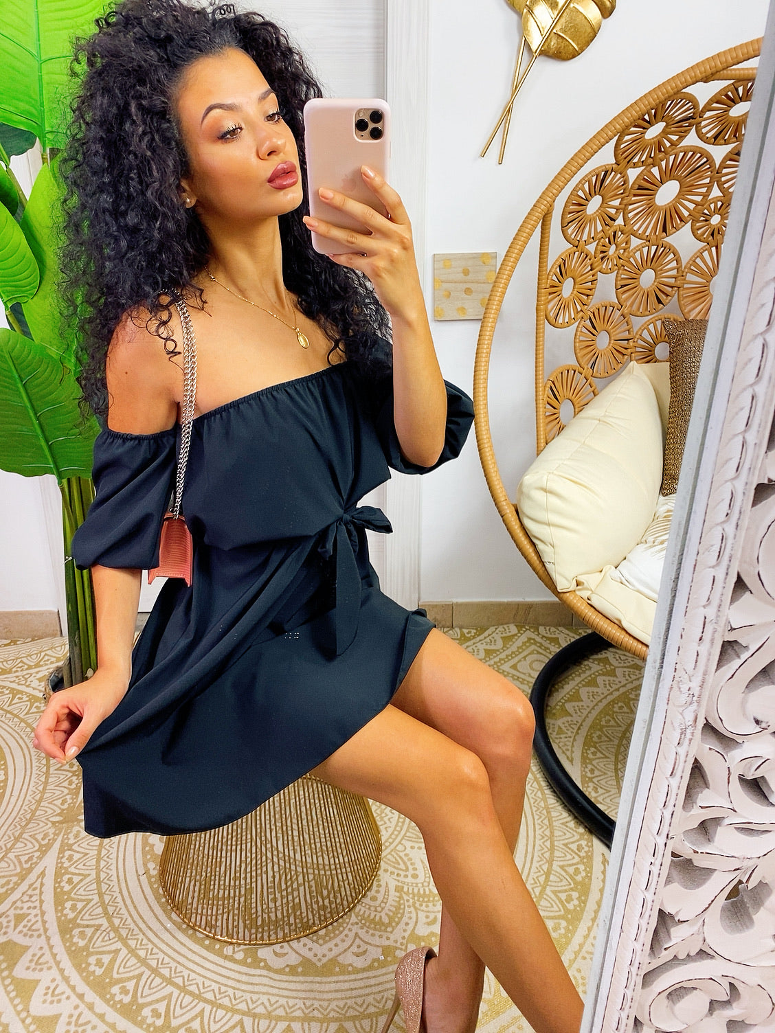 Abito con scollo a barchetta nero