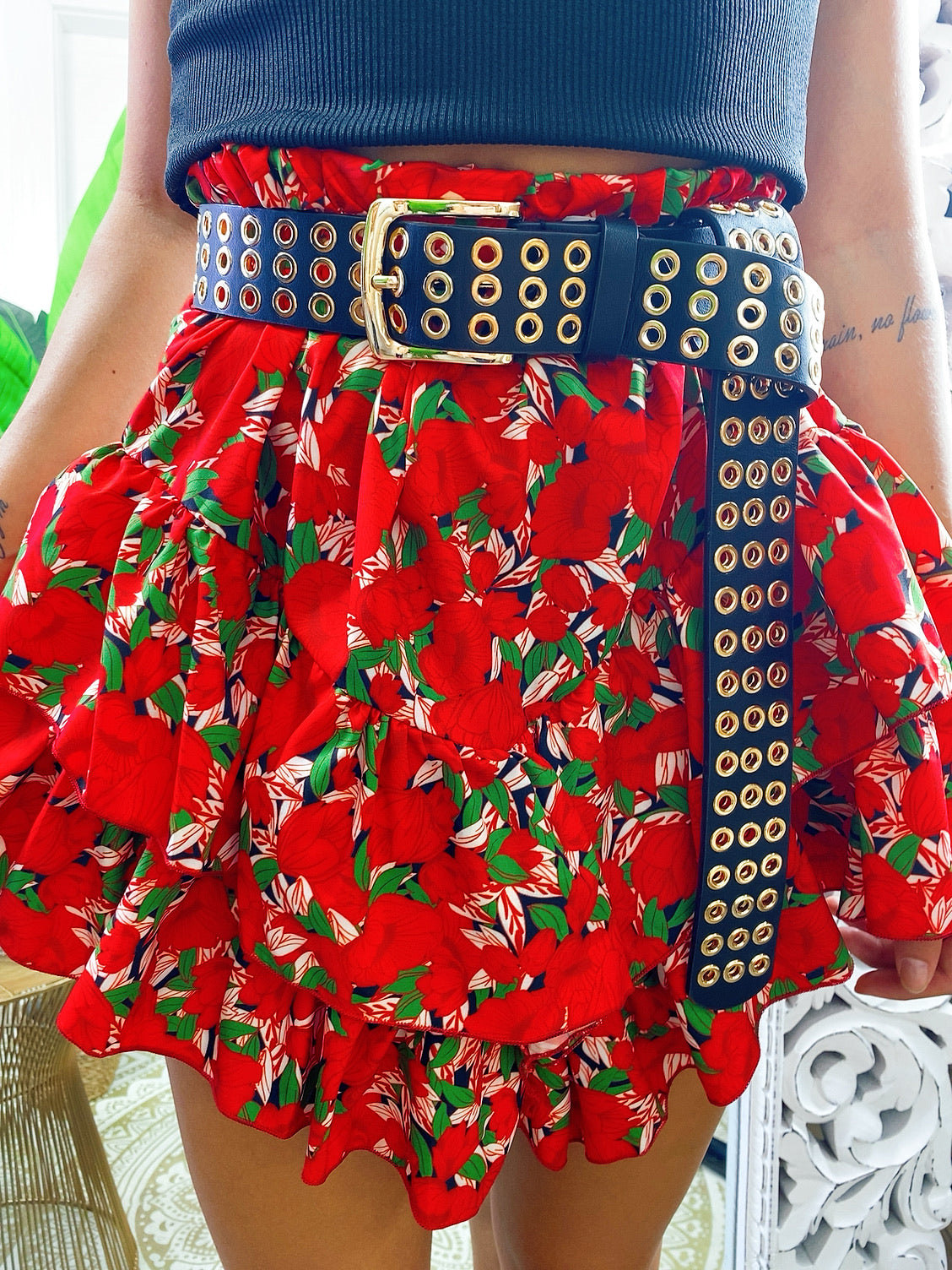 Gonna con balza e fiori asimmetrica rossa