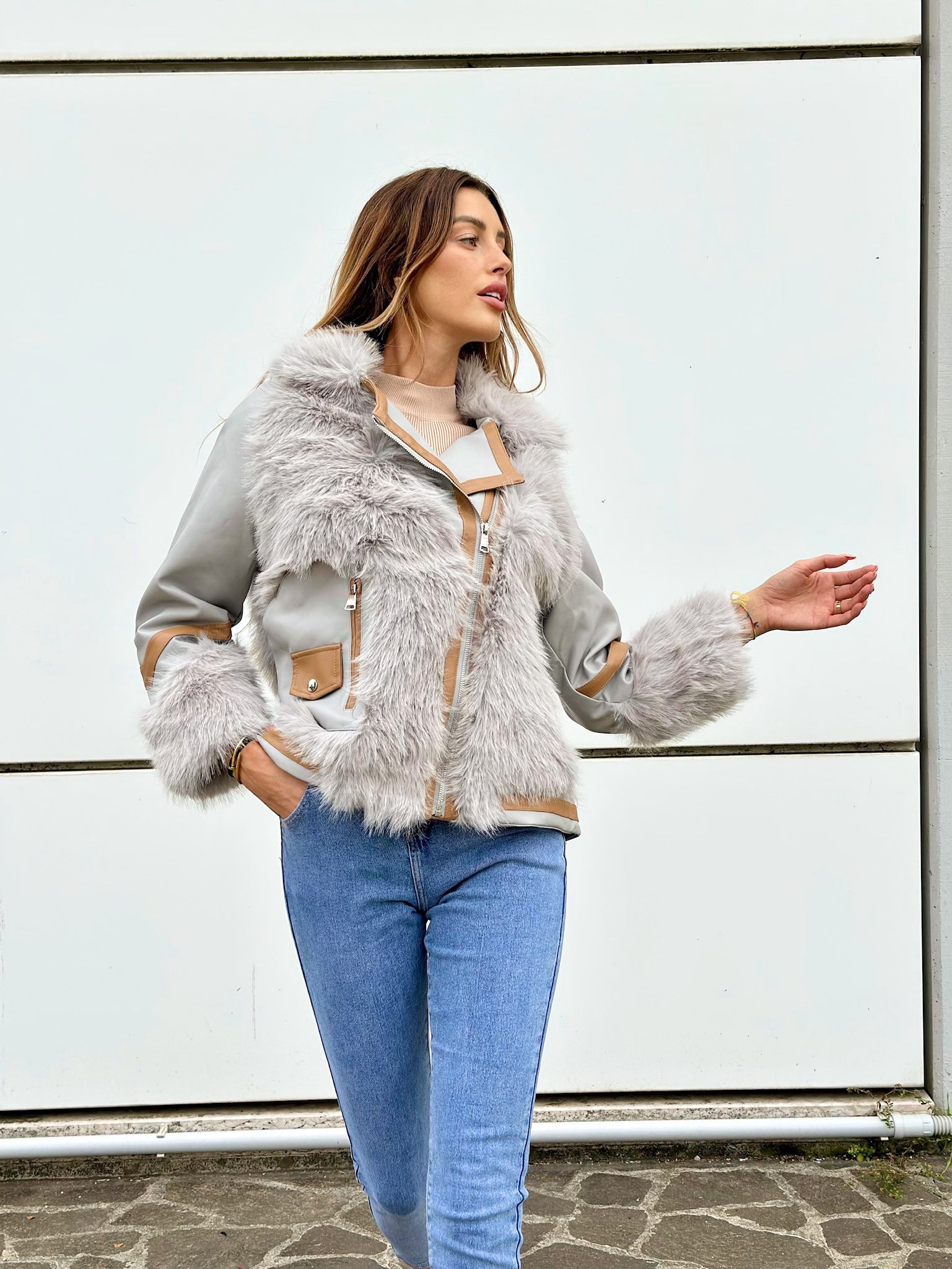 Giaccone grigio polvere dettaglio Camel