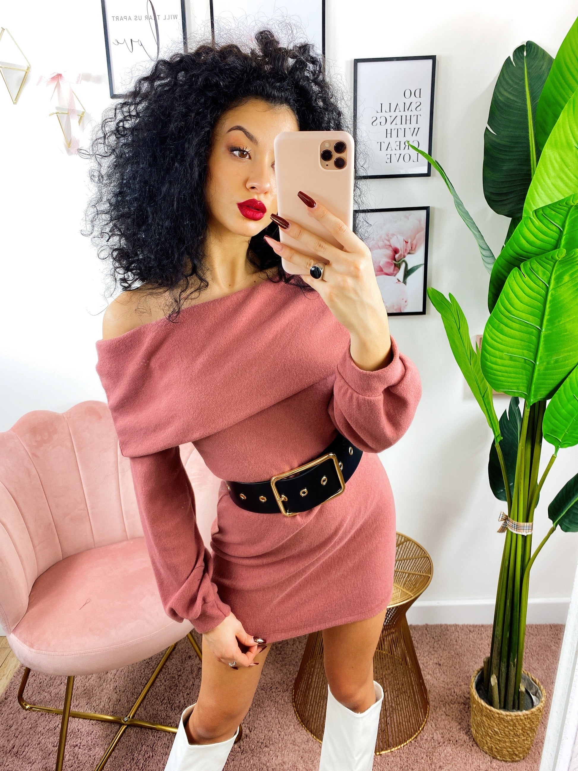 Abito con scollo a barchetta rosa