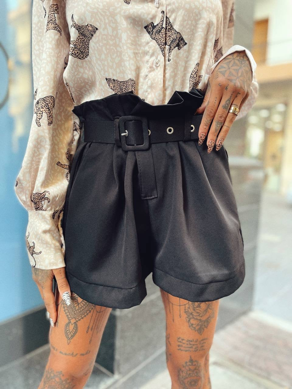 Short nero con cintura