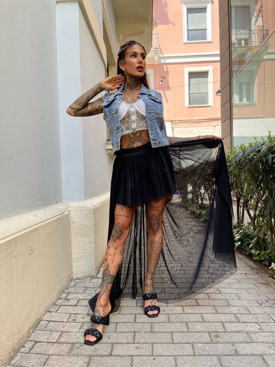Smanicato di jeans con borchie