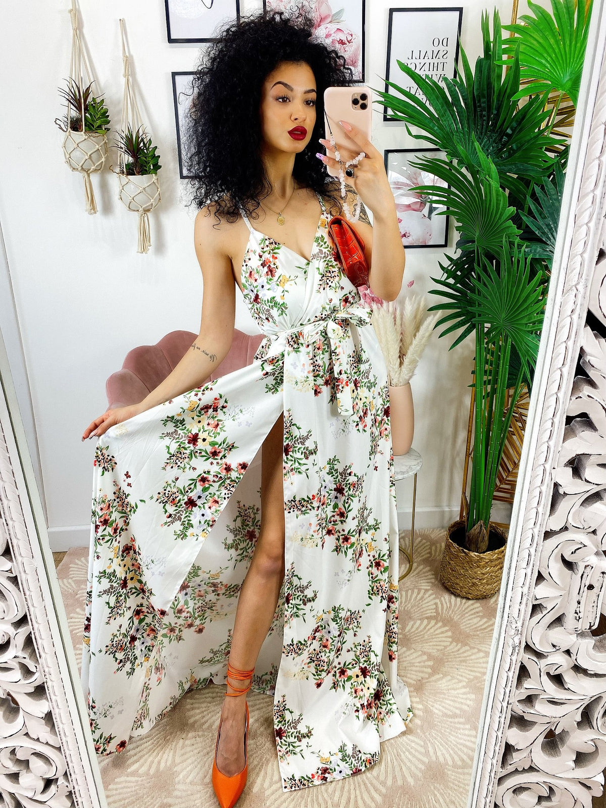 Abito lungo con maxi spacco e fiorellini bianco