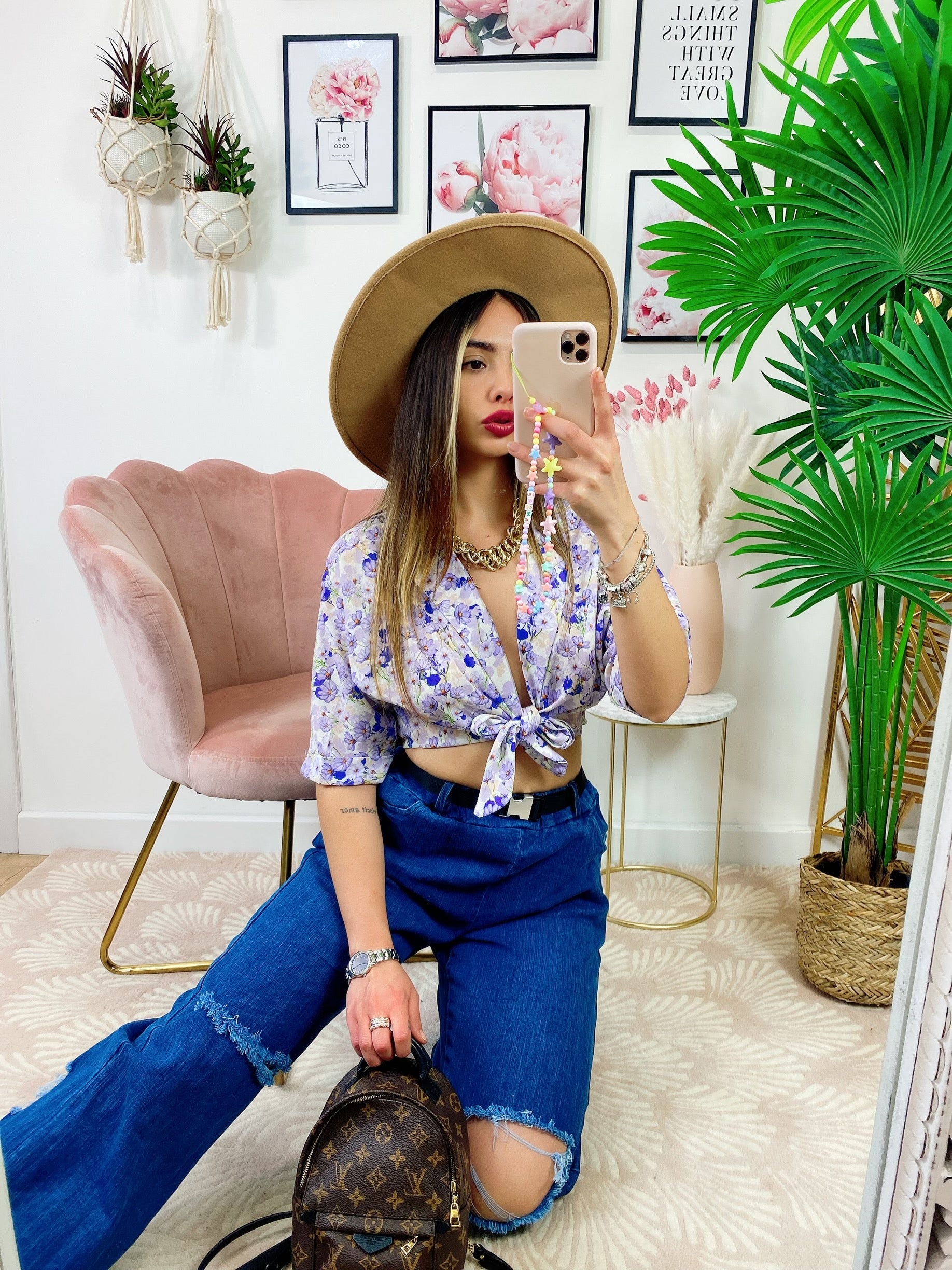 Blusa floreale con fiocco