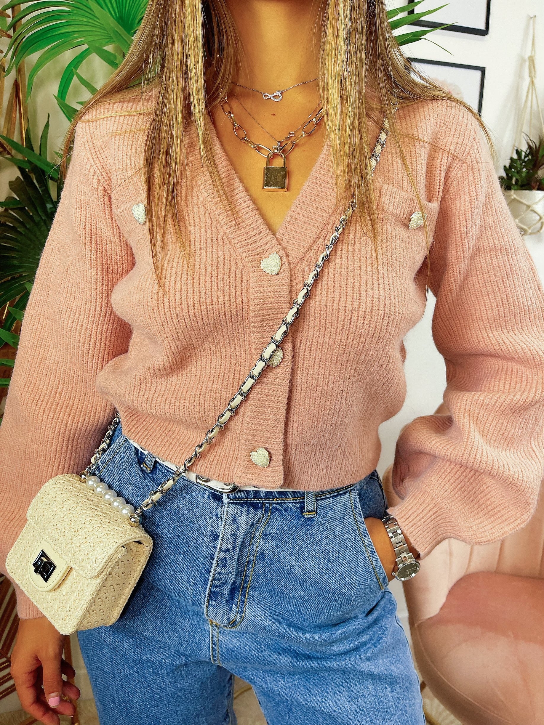Maglione con bottoni gioiello a cuore rosa