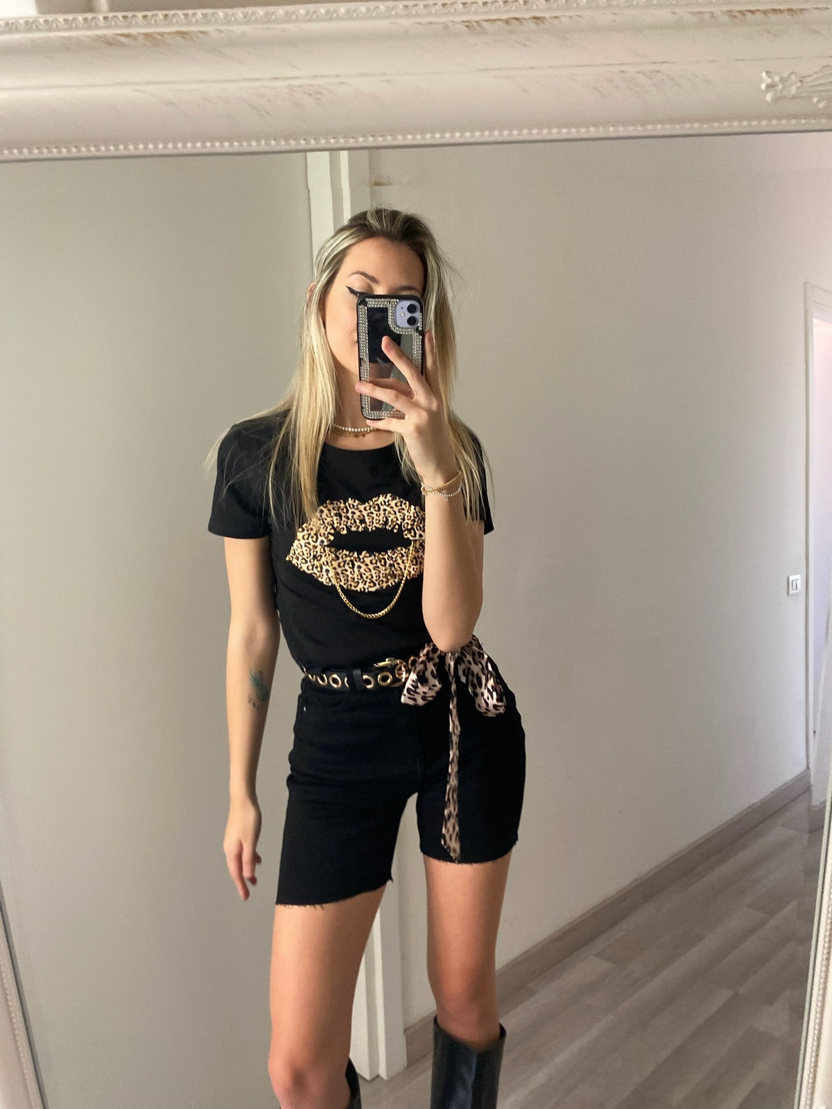 T-shirt kiss animalier nera