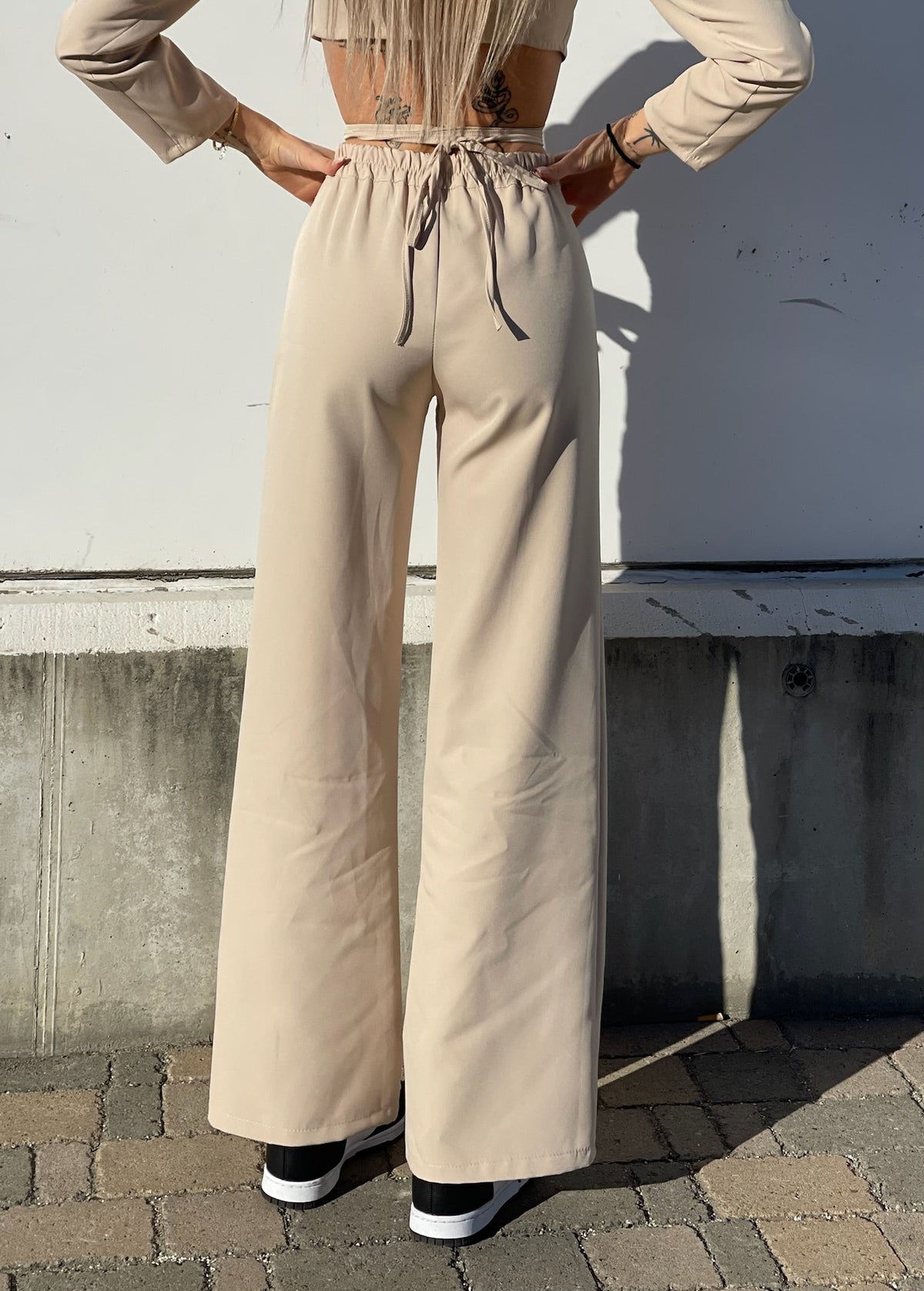 Completo top e pantalone beige