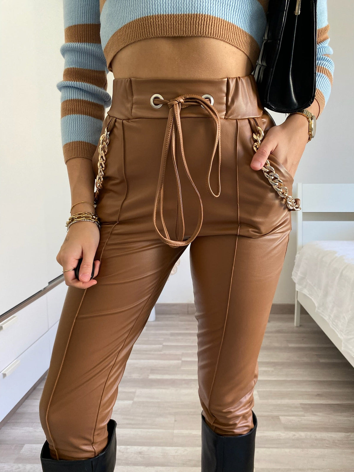 Leggins in eco-pelle con catene Camel