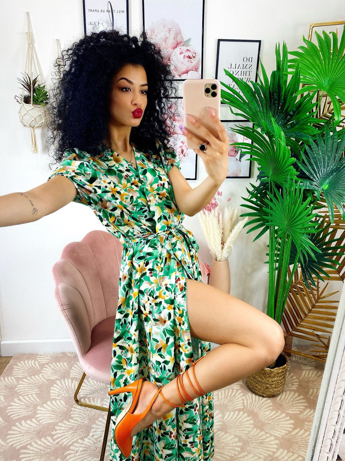 Abito lungo con maxi spacchi a fiori base verde