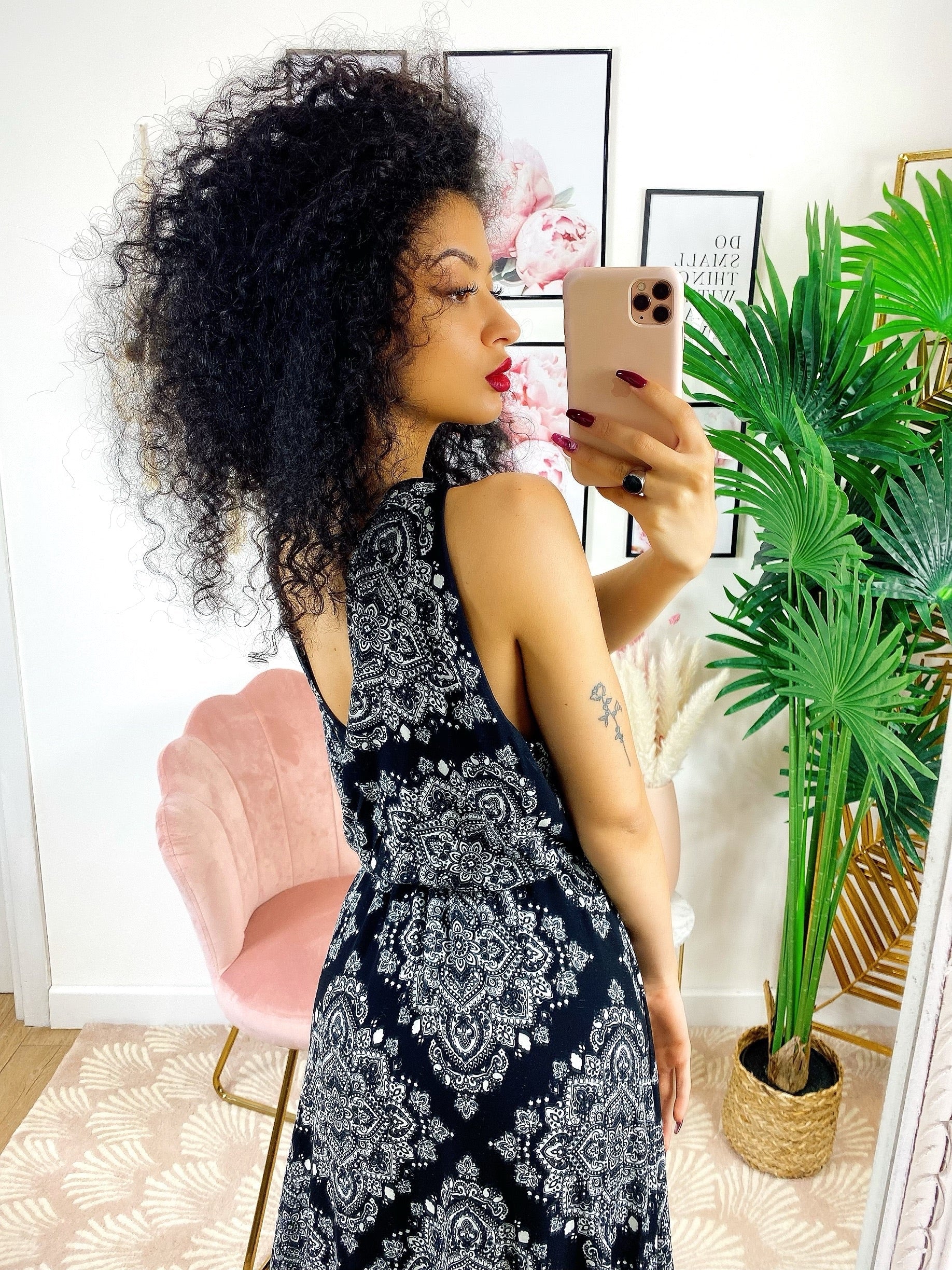 Abito con maxi spacco ricami bianco e nero