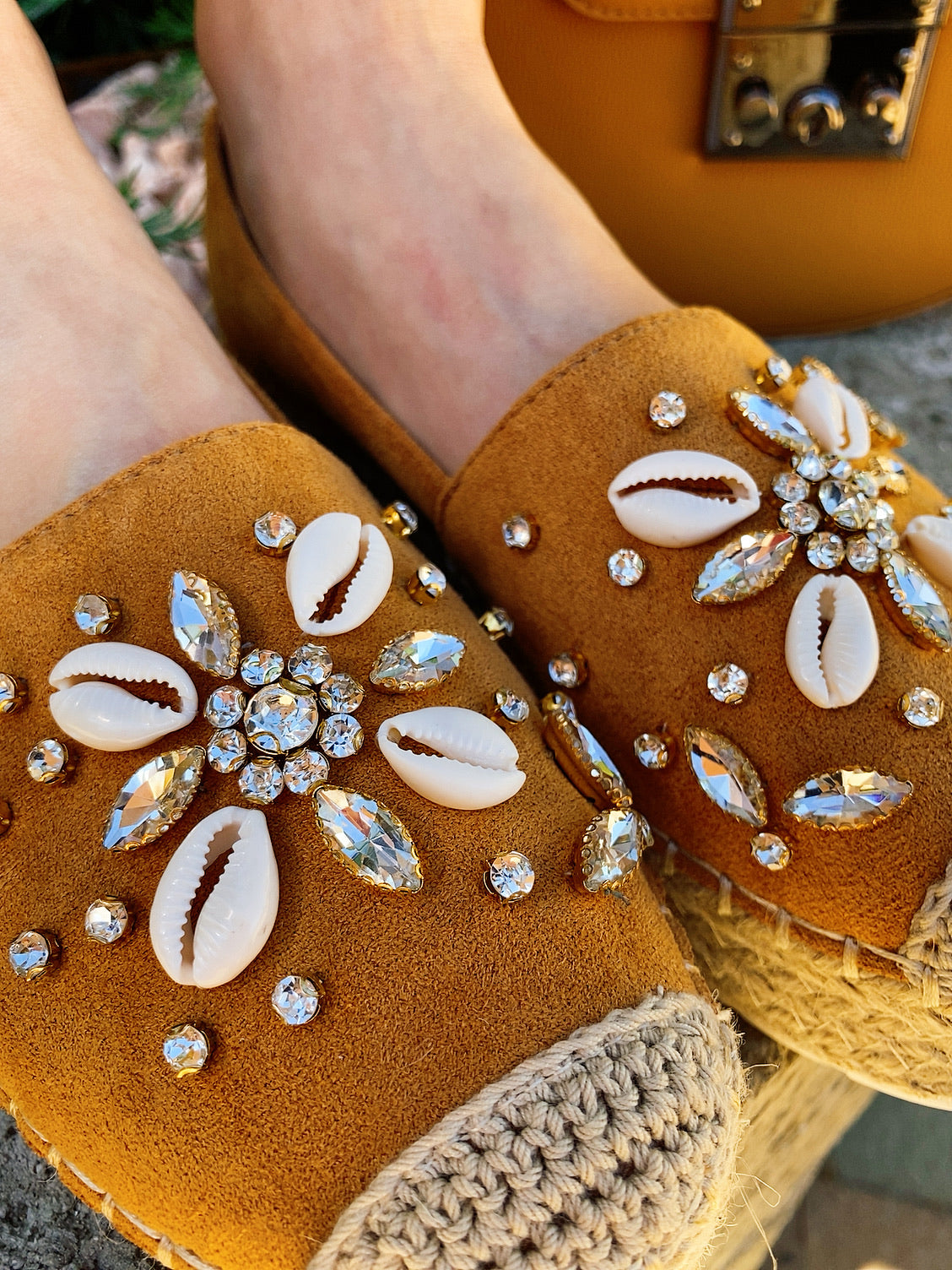 Espadrillas camel estive con conchiglie