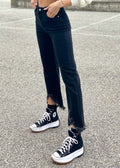 Jeans nero con V sfrangiata