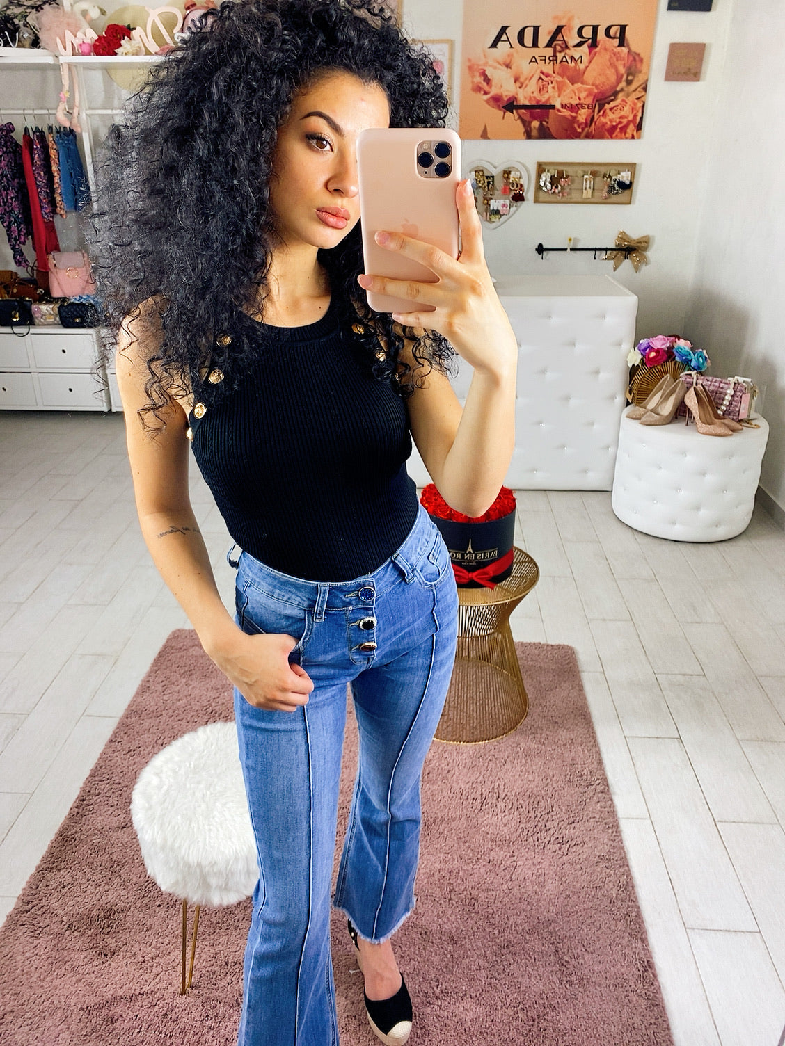 Jeans con bottoni in strass